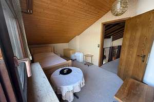 Selten großzügig u. komfortabel! Extravag. EFH m. 330 m² Wohnfl. u. 8,8 Ar Grdst. in idyll. Lage! – Die vollständige Adresse der Immobilie erhältst du vom Anbieter., 72664 Kohlberg – Vorschaubild 48