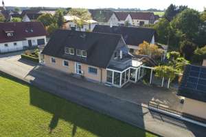 --- GELEGENHEIT ---
2-FAM.HAUS / 2x ETW mit GARTEN/GARAGEN+PV-ANLAGE - DIREKT am ORTSRAND!
LENG... – Die vollständige Adresse der Immobilie erhältst du vom Anbieter., 86932 Pürgen – Vorschaubild 2