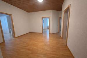 Helle, gut geschnittene  3 Zimmer-Altbauwohnung mit großem Bad in ruhiger aber zentraler Lage! – Die vollständige Adresse der Immobilie erhältst du vom Anbieter., 86161 Bahnhofs-, Bismarckviertel, Augsburg – Vorschaubild 7
