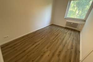Frisch renovierte 3 Zimmer-Wohnung mit Balkon und modenisiertem Tageslichtbad mit Wanne – Eutiner Str. 20, 23554 Sankt Lorenz Nord, Lübeck – Vorschaubild 8