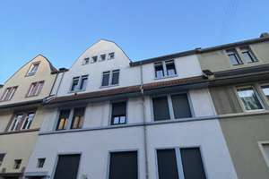**Große Etagenwohnung (2.OG) in  stilvollem Altbau***