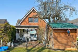Modernisierungsbedürftiges Einfamilienhaus im Verbund - tolles Grundstück in Lübeck – Die vollständige Adresse der Immobilie erhältst du vom Anbieter., 23560 Moisling, Lübeck – Vorschaubild 1