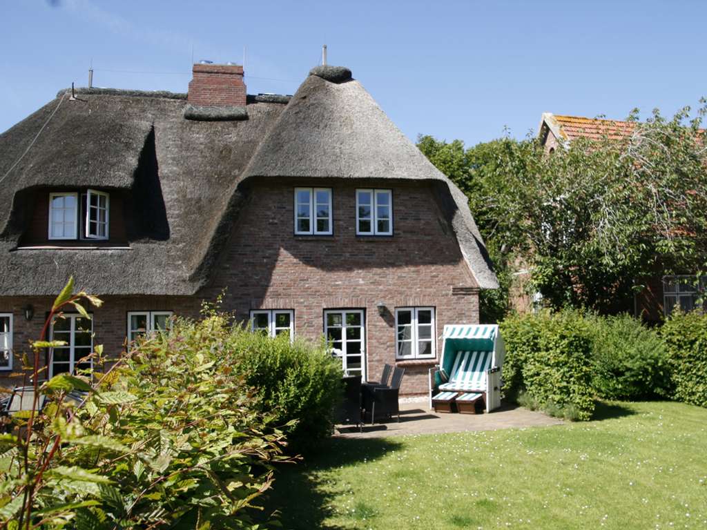 Immobilie in Nieblum - Exklusive Reetdachhaus - Hälfte in Nieblum auf Föhr – ohne Makler, Bestlage, hochwertig ausgestattet - Bild 2