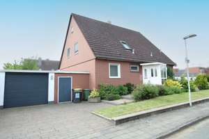Charmantes Einfamilienhaus mit Schwimmhalle, Wintergarten und Kamin – Okal Fertighaus – Die vollständige Adresse der Immobilie erhältst du vom Anbieter., 38124 Stöckheim-Leiferde, Braunschweig – Vorschaubild 1