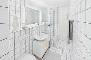 WOHNEN MIT CHARAKTER - EXKLUSIVE MAISONETTEWOHNUNG MIT GALERIE UND SONNIGER DACHTERRASSE IN BEUEL – Die vollständige Adresse der Immobilie erhältst du vom Anbieter., 53225 Schwarzrheindorf/Vilich-Rheindorf, Bonn – Vorschaubild 9