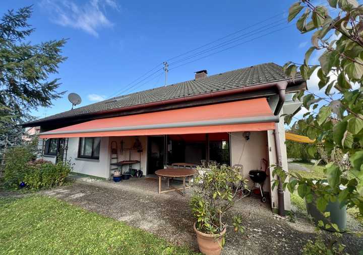 Einfamilienhaus auf großem Grundstück in ruhiger Sackgassenlage