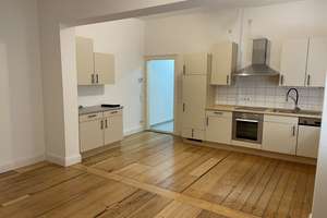 2zw WOHNUNG WANNENBAD KÜCHE MORITZSTR NEBEN FRESENIUS INSTITUT NAHE FUSSGÄNGERZONE BUS VOR DEM HAUS – MORITZSTRASSE 15, 65183 Mitte, Wiesbaden – Vorschaubild 2