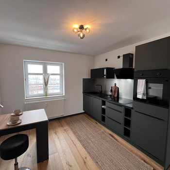 Top Sanierte 4-Raum Wohnung mit Küche und Balkon!