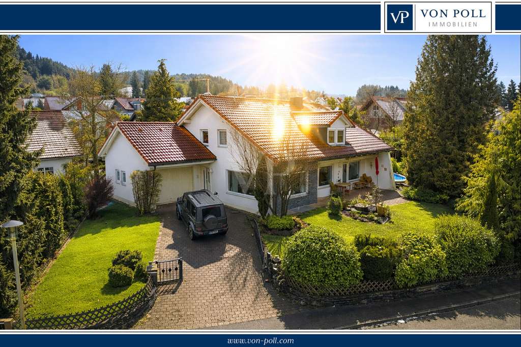 Immobilie in Haldenwang - Ein Familienhaus, das Großzügigkeit und Atmosphäre verbindet - Bild 0