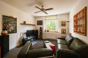 Gut geschnittene 2-Zimmer-Wohnung mit Balkon im Luisenhof