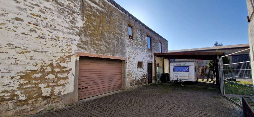 Immobilie in Wefensleben - Hier passt das ganze Leben rein - Großz��giges Wohnhaus mit Halle und Ausbaupotenzial - Bild 2