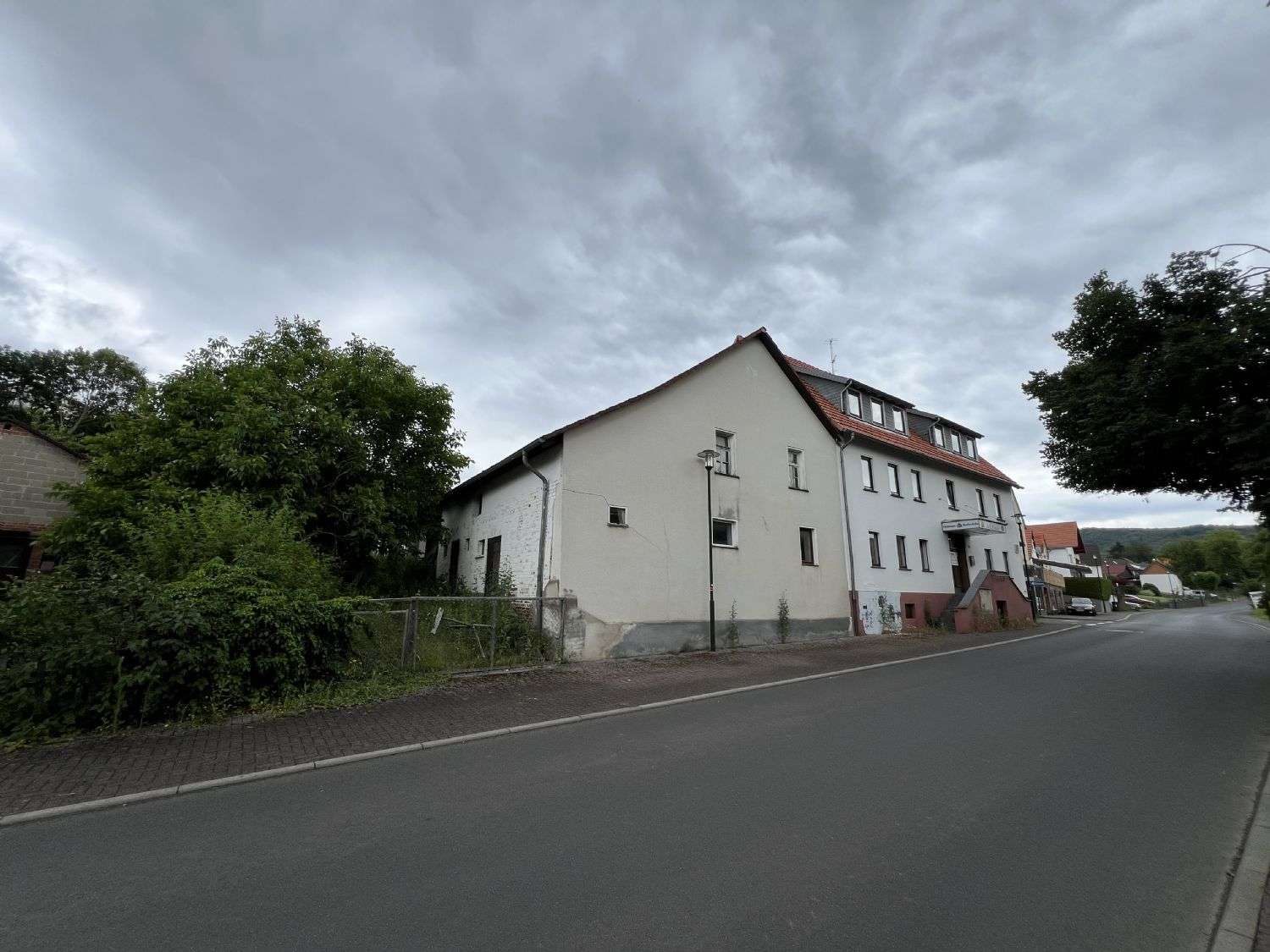 Renovierungsbedürftiges Großes Wohn und Geschäftshaus mit Garten und Stallungen, Werra Meißner Kreis – Bild 3