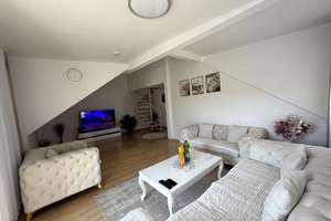 NIEDRIGENERGIEHAUS: Maisonettewohnung mit Galerie, Balkon und 2 Stellplätzen – Paracelsusstraße 10, 74177 Bad Friedrichshall – Vorschaubild 3