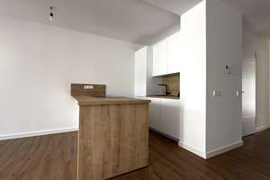 moderne, super zentrale  2-Zimmerwohnung mit Einbauküche und Balkon – Hohenzollernstraße 26, 40211 Stadtmitte, Düsseldorf – Vorschaubild 3