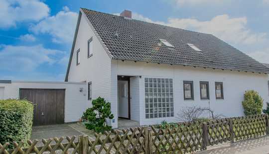 Bild von Wohnen mit Charme: Einfamilienhaus inklusive Garage auf Erbpachtgrundstück