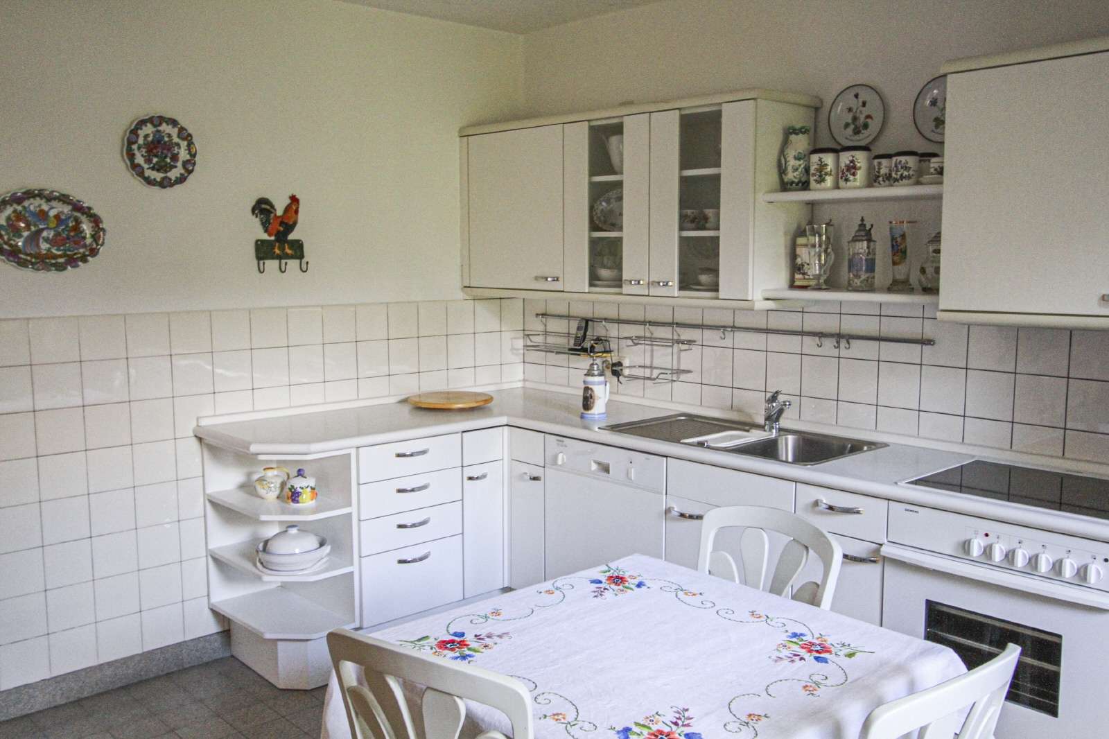 Immobilie in Inning am Ammersee - INNING: GROSSES ANWESEN AUF IDYLLISCHEM HANGGRUNDSTÜCK - Bild 3