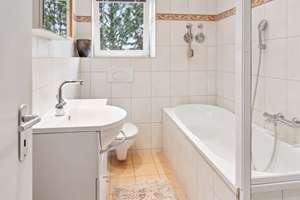 Ruhiger Rückzugsort mit Weitblick: Lichtdurchflutetes 4-Zimmer-Idyll – Die vollständige Adresse der Immobilie erhältst du vom Anbieter., 14163 Nikolassee, Berlin – Vorschaubild 12