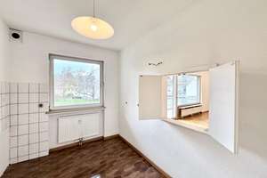 Schöne und helle 3-Zimmerwohnung mit 2 Balkonen, Schwimmbad und Tiefgaragenplatz – Die vollständige Adresse der Immobilie erhältst du vom Anbieter., 40472 Lichtenbroich, Düsseldorf – Vorschaubild 9