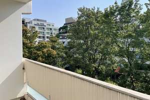 Helles Apartment in ruhiger Lage. Herrlicher Balkon. Beste Infrastruktur. Renovierungsbedarf. – Die vollständige Adresse der Immobilie erhältst du vom Anbieter., 80797 Neuschwabing, München – Vorschaubild 6