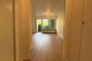 Renovierte Erdgeschosswohnung in Köln-Ehrenfeld – 12 m² Terrasse, Grünanteil & Tiefgaragenstellplatz – 50823 Ehrenfeld (Ortsteil), Köln – Vorschaubild 2