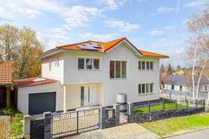 Willkommen in Ihrem neuen Zuhause – mit atemberaubendem Blick über Dresden! – Die vollständige Adresse der Immobilie erhältst du vom Anbieter., 1328 Schönfeld/Schullwitz, Dresden – Vorschaubild 1