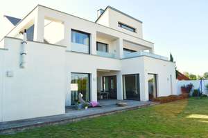 Exklusives Architektenhaus im Bauhaus-Stil: Wohnen auf höchstem Niveau in Feldrandlage – Die vollständige Adresse der Immobilie erhältst du vom Anbieter., 76831 Billigheim-Ingenheim – Vorschaubild 2