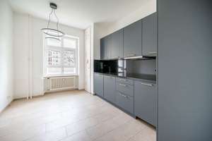 🍀 Wohnen am Schloss Charlottenburg - helle 2 Zi Altbau Wohnung mit gepflegtem Gemeinschaftsgarten – Die vollständige Adresse der Immobilie erhältst du vom Anbieter., 10589 Charlottenburg, Berlin – Vorschaubild 4