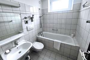 Attraktive 3-Zimmer Wohnung im 5. OG mit Balkon in Köln-Riehl – An der Schanz 1, 50735 Riehl, Köln – Vorschaubild 3