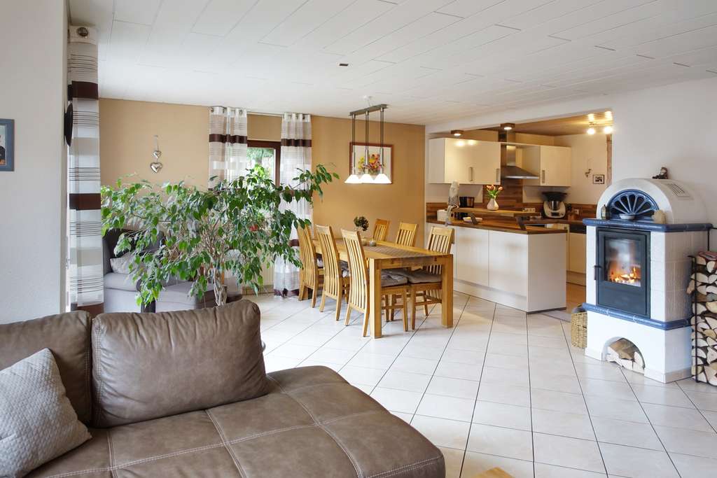 Immobilie in Braunsbach - Charmante Doppelhaushälfte in Südhanglage von Braunsbach - Bild 2