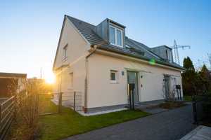 Ein echtes Juwel im Herzen von Karlsfeld! Traumhafte und moderne Doppelhaushälfte mit Garten – Dachau (Kreis) – Vorschaubild 29