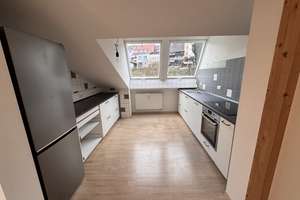 Wohnen in Pforzheim: 2,5-Zimmer-Dachgeschosswohnung mit Einbauküche – Enzstraße 135, 75181 Eutingen, Pforzheim – Vorschaubild 3