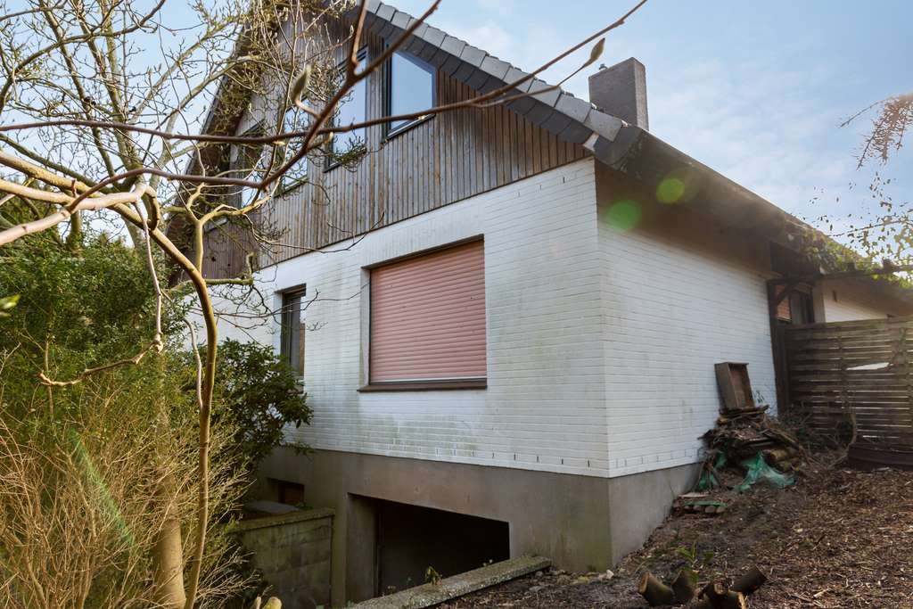 Immobilie in Winsen (Luhe) - Großes Einfamilienhaus BJ 1979 mit Garage im Keller - Bild 2