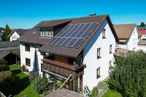 Gepflegtes 3-Familienhaus in schöner Wohnlage von Isny, für Eigennutzung oder Vermietung – Die vollständige Adresse der Immobilie erhältst du vom Anbieter., 88316 Isny im Allgäu – Vorschaubild 2