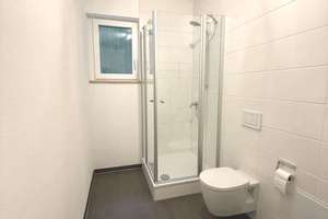Traumhafte EG-Wohnung auf zwei Ebenen mit viel Platz, Südterrasse – Silberblattstr. 9, 81375 Großhadern, München – Vorschaubild 10