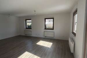 Geräumige 4,5-Zimmer Doppelhaushälfte in Stuttgart-Mühlhausen mit großzügigem Wohlfühlgarten – Die vollständige Adresse der Immobilie erhältst du vom Anbieter., 70378 Mühlhausen (Ortsteil), Stuttgart – Vorschaubild 2