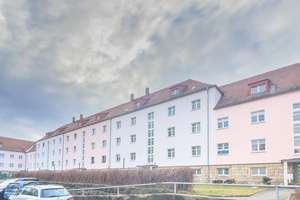 JETZT KAUFNEBENKOSTEN EINSPAREN! CA: 4,82% RENDITE - 3 ZI. WOHNUNG IN TOP LAGE MIT KLEINEM PARK – Dohnaer Platz 20, 1239 Prohlis-Nord, Dresden – Vorschaubild 2