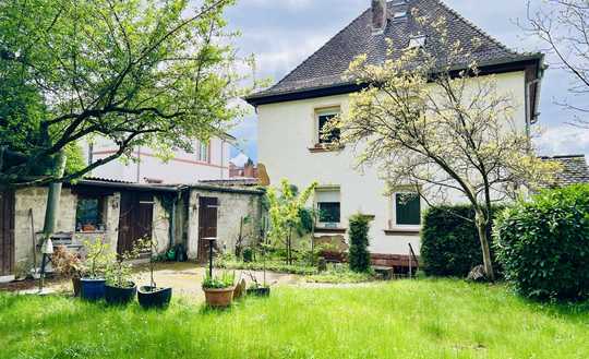 Ruhig und zentral: großes Einfamilienhaus mit Garten
