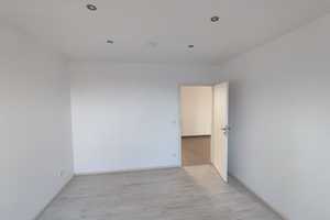Helle 4-Raum-Dachgeschosswohnung mit EBK und Balkon – Duisburg – Vorschaubild 14