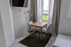 Moderne, vollmöblierte 1-Zimmer-Wohnung in Top-Zentrumslage von Köln – Köln – Vorschaubild 1