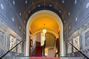 Zeitnah bezugsfrei! Kamin | Lift | Loggia | Bad en suite + Gäste-WC | 2015 hochwertig saniert – Die vollständige Adresse der Immobilie erhältst du vom Anbieter., 4105 Zentrum-Nord, Leipzig – Vorschaubild 2