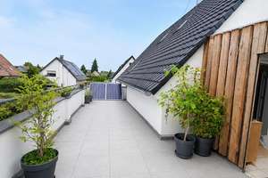 5601 - Geräumige 4-Zimmerwohnung mit Dachterrasse und Wintergarten! 