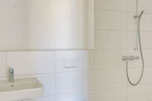 Neubau-Gebiet Hannover KRONSRODE: Einbauküche, Süd-Balkon, Fußbdnhzg, 2 Bäder, HWR, Lift, TG, Keller – Hinterm Heidbleek 6, 30539 Bemerode, Hannover – Vorschaubild 7