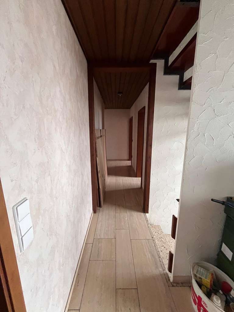 Immobilie in Leingarten - Geräumiges 7,5-Zimmer-Einfamilienhaus mit Doppelgarage und vielen Stellplätzen in Leingarten - Bild 3