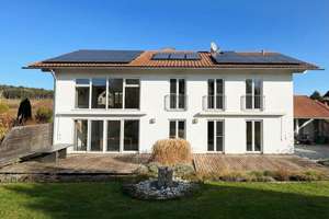 Modern saniertes Architektenhaus mit vielseitigem Nutzungskonzept! – Die vollständige Adresse der Immobilie erhältst du vom Anbieter., 84101 Obersüßbach – Vorschaubild 1