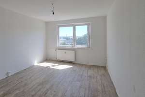 Ganz oben wohnen und Weitblick genießen! Wir renovieren 1-Zimmer-Wohnung! ** AB NOVEMBER **! – Albert-Wolf-Platz 1, 1239 Prohlis-Süd, Dresden – Vorschaubild 2