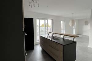 Geschmackvolle, neuwertige 3-Zimmer-Penthouse-Wohnung mit lux. Innenausstattung mit EBK in Erlangen – Die vollständige Adresse der Immobilie erhältst du vom Anbieter., 91054 Altstadt, Erlangen – Vorschaubild 3