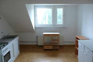 2 Zimmer Dachgeschoßwohnung FH 5 Min Stadtnähe mit eingericht. Küche, Bad und Glasfaseranschluß