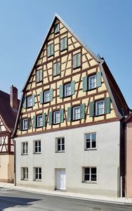 Entwicklungsfähiges Wohn- und Geschäftshaus mit separatem Rückgebäude