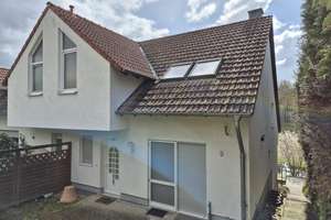 Gemütliches Reihenendhaus am Waldrand gelegen - mit Balkon, Terrasse, Garten und  2 Garagen – Die vollständige Adresse der Immobilie erhältst du vom Anbieter., 65520 Bad Camberg – Vorschaubild 4