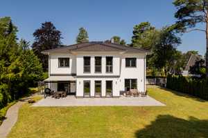 Moderne Eleganz in privater Idylle: Exklusive Familienresidenz in Berlin Kladow – Berlin – Vorschaubild 3